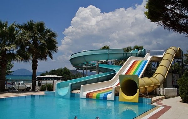 Explorez les plaisirs aquatiques des plus grands parcs aquatiques de France