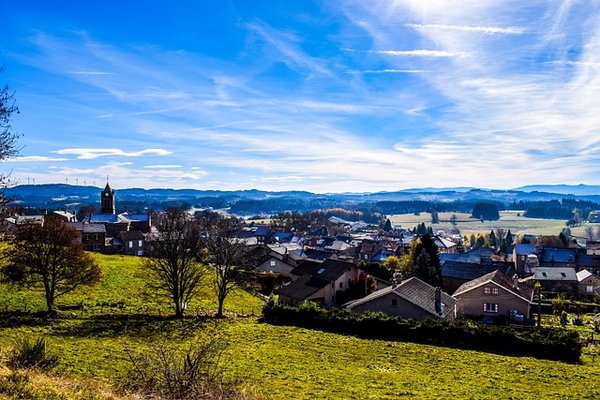 Quels sont les avantages d'Aluna Yelloh! Village, un village vacances en Ardèche ?