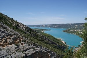 Les sites de camping avec piscine dans le Verdon offrant confort et détente pour toute la famille